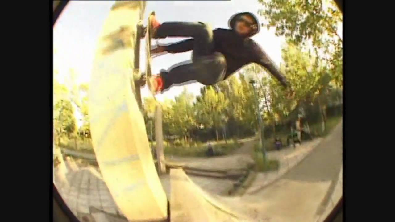 Music : Enik - The Monkey Wheel