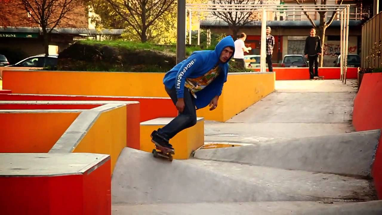 Rémy Taveira, Samuel Partaix et Oscar Candon dans la vidéo Nozbone Café Clope. Réalisée par Ludovic Azemar.<br />www.nozbone.com