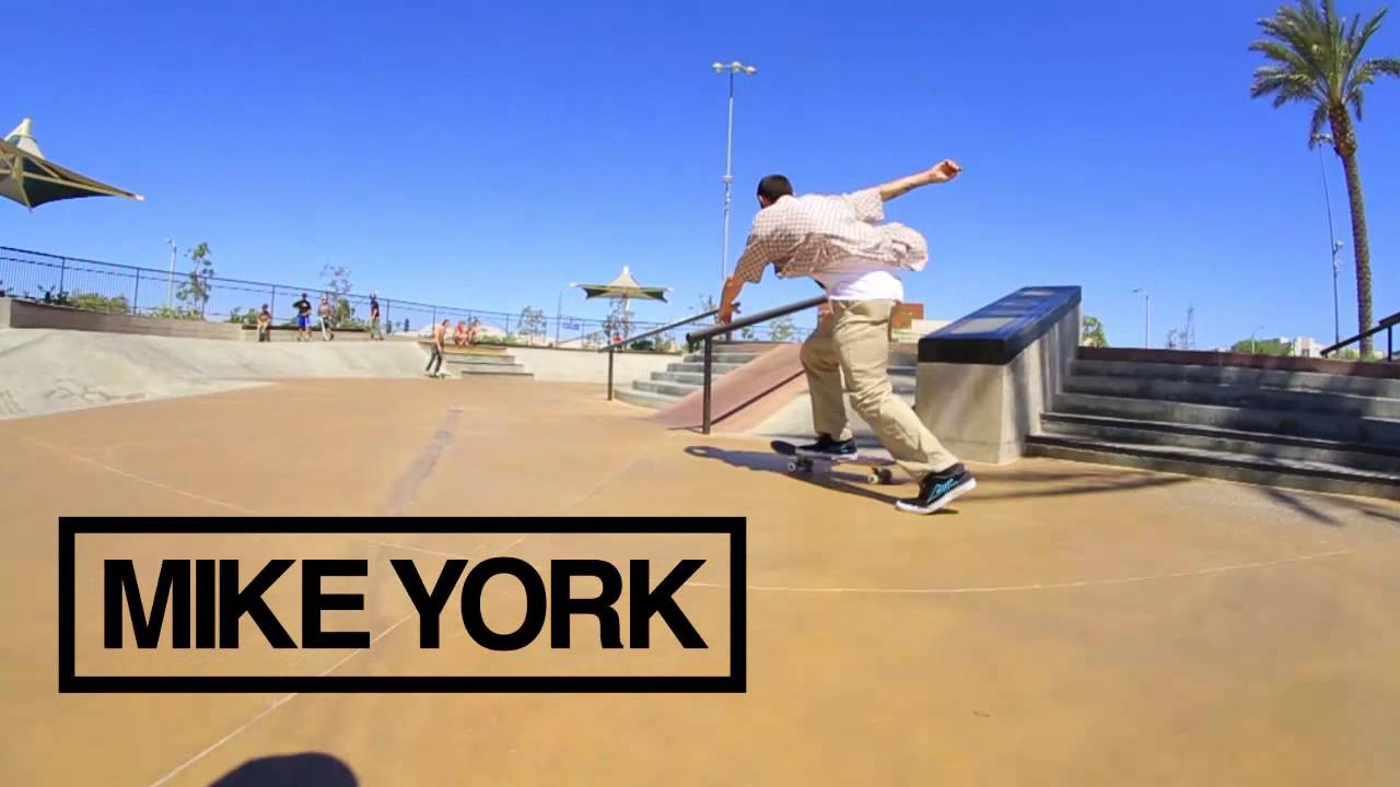 a few weeks back Cam and I made our way north to meet up with Yorkatron, Hit up the local park and skated with the kids, Good times dudes!