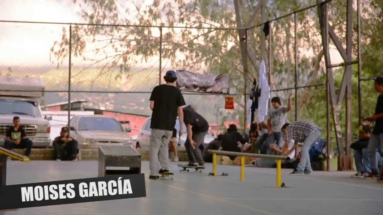 La lluvia hizo que cambiara de locación y sin embargo se realizó. Un monton de trucos alucinantes pero Moisés García fué el más consistente. Acá tienes todo lo que sucedió en el #sancrisboarding2013