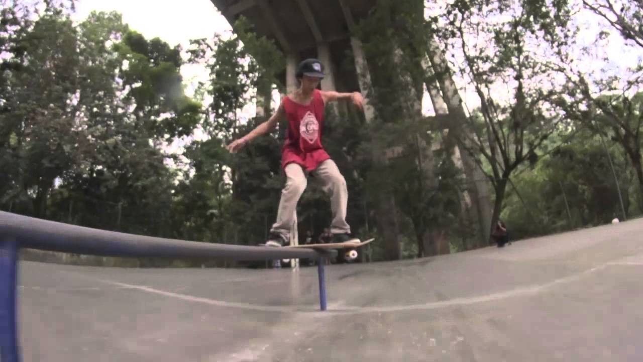 "Un viaje de trabajo de fin de semana que se convirtió en 10 dias de vacaciones, patineta y mas de 15oo KM recorridos por el occidente del país. Patinamos solo 3 días pero se vivió de todo en esta aventura que denominamos el #malparitrip2013″ -- Hortencio Herrera.