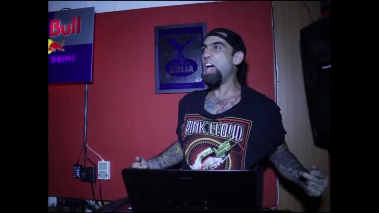 Los BeerDogz estrenaron su primer video VOLUMEN 666 en una fiesta en Bar 21. Muchos panas, mucha cerveza, y la música a cargo de Simon El Alam hicieron la noche perfecta al estilo BeerDogz. Felicidades a los Dogz