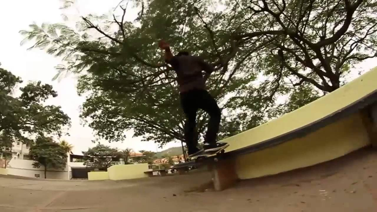 El 2012 fué un tremendo año y todos los lunes nos acompañaron los Clips de SOF INC, para despedir el año te dejamos la segunda parte con lo mejor de los CLIPS DEL LUNES. Feliz 2013.