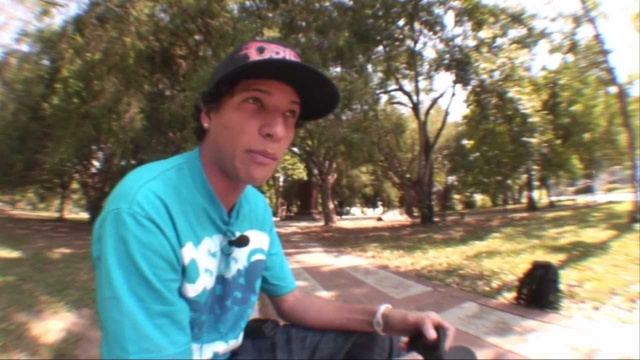 Una vez más desempolvamos los archivos y esta vez para traerte una parte del video Progreso 2 realizado por Alejandro Rojas. Luis Ojeda comenta su parte con "El Tío" mientras vuelve a ver su parte luego de unos 6 años.<br />Cultura Patinetera www.culturapatinetera.com