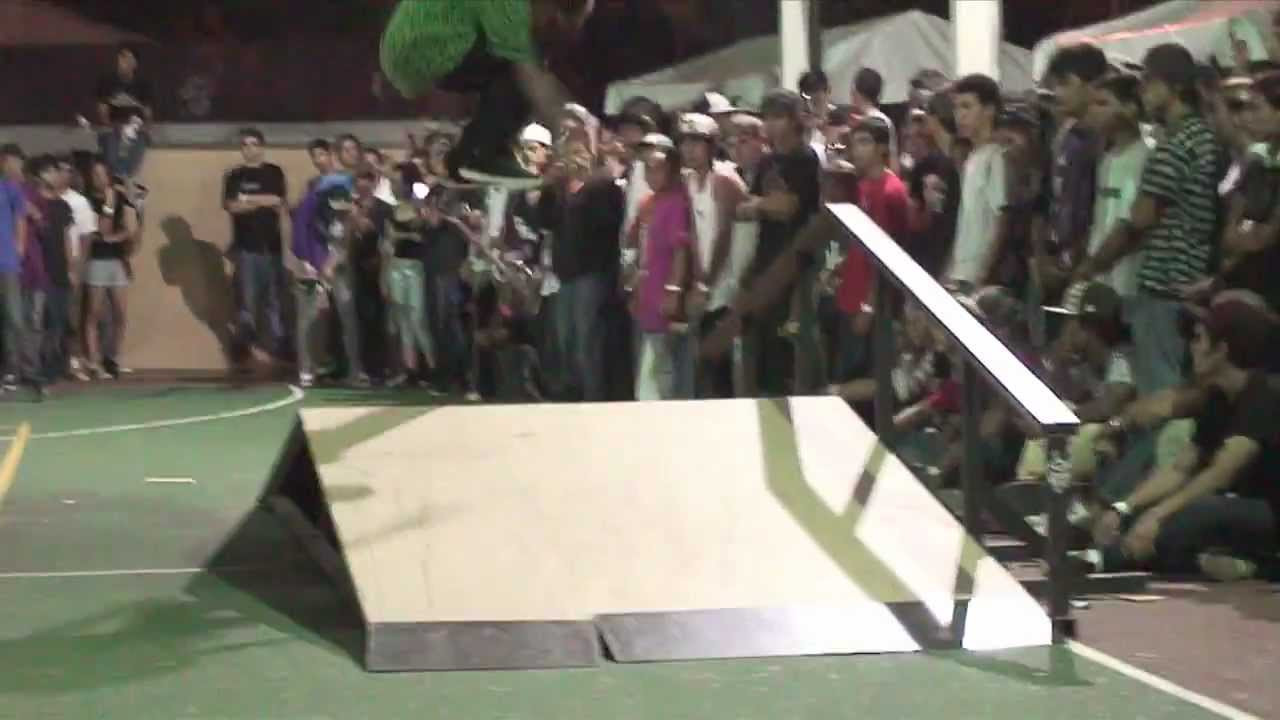 En abril de 2009 en Valencia se realizó una competencia de patineta llamada Made For Skate. La misma nunca concluyó, y quedó en la historia como un gran enigma sin respuesta. Sin embargo se patinó mucho y fuimos a documentarlo, acá te traemos unos cuantos trucos ahí grabados que salen a luz pública por primera vez.
