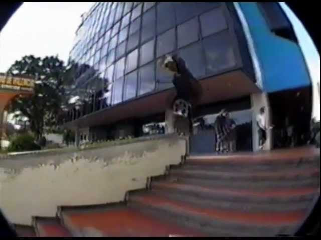 Por cosas como ésta Hommy Rengifo es una leyenda de la patineta venezolana, a finales de los 90´s cuando tal vez ni pensabas patinar, ya Hommy producía mucho material en una sola tarde.