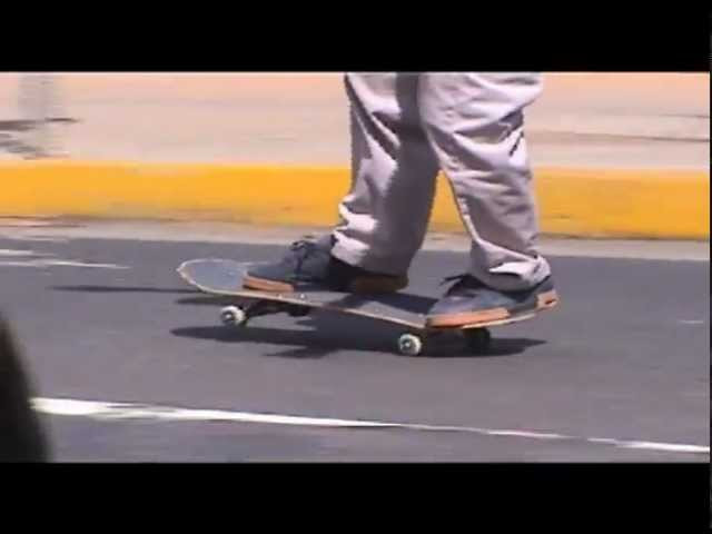 En el 2005 los hermanos Escauriza hicieron "CEGADOS", un video de patineta de los de antes, de los que tenias que comprar en DVD. Rodrigo Cuevas lo abre con una parte inolvidable y ahora lo revivimos en esta primera edición de "Desde los Archivos", mira todo lo que ya hacía Cuevas en esos tiempos... Q.E.P.D - Cultura Patinetera - www.culturapatinetera.com