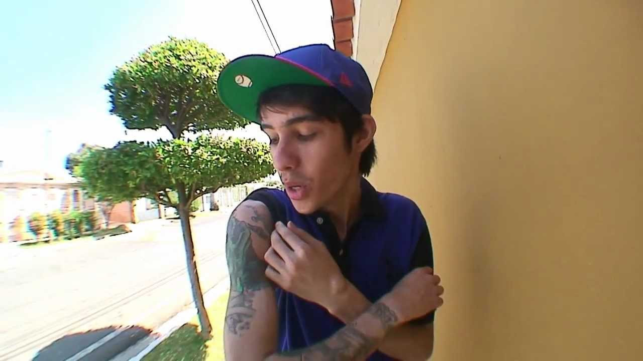 Tattoos dedicados y de patineta llenan de tinta la piel de José Ruiz quien desde hace rato decidió convertir su cuerpo en un lienzo.