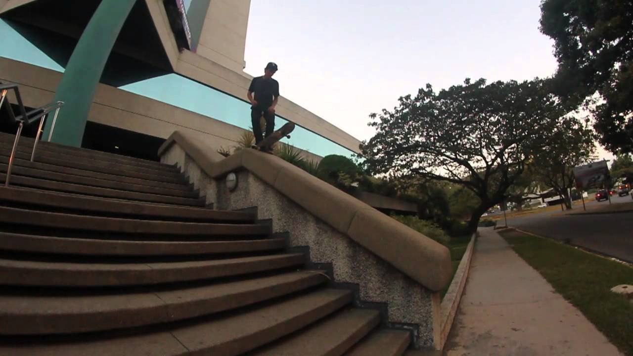 Inicia la semana con Adrian Rodriguez y Frank Morillo en el Clip Del Lunes de SOF