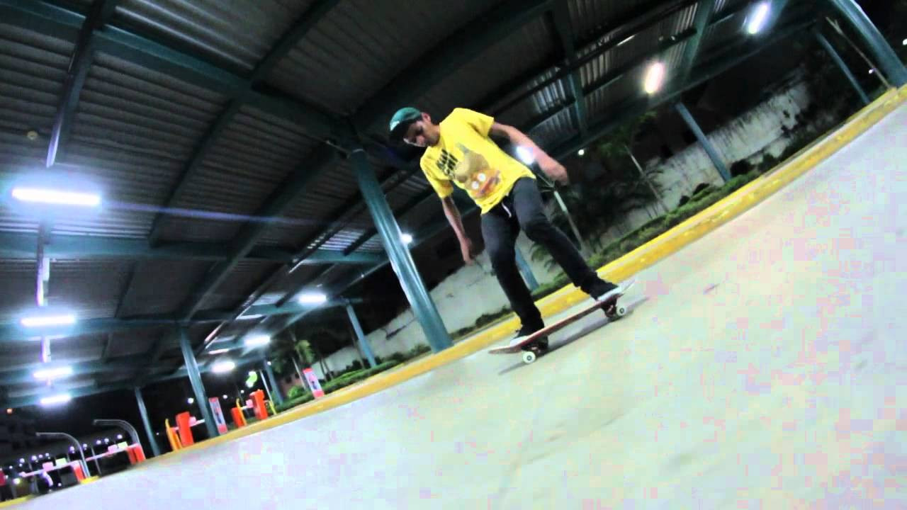 Clip del Lunes, Clip del Cumple. Aroldo Contreras está de Cumpleaños y no se podía pasar por alto, por lo tanto el mísmisimo Jefe de SOF patina en este clip