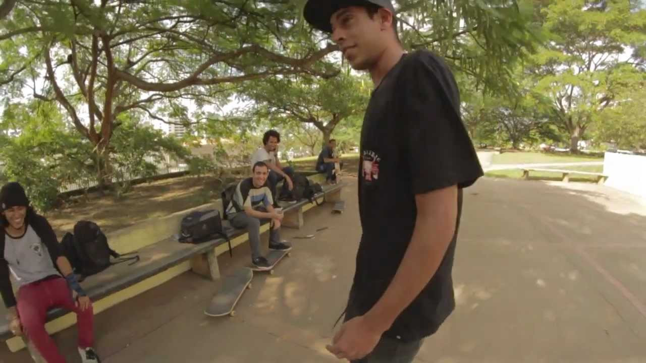 3 x 3. tres personajes, tres trucos: Andrés Castillo, Daniel Pérez y Aroldo Contreras aportan cada uno un tercio para el clip de esta semana.