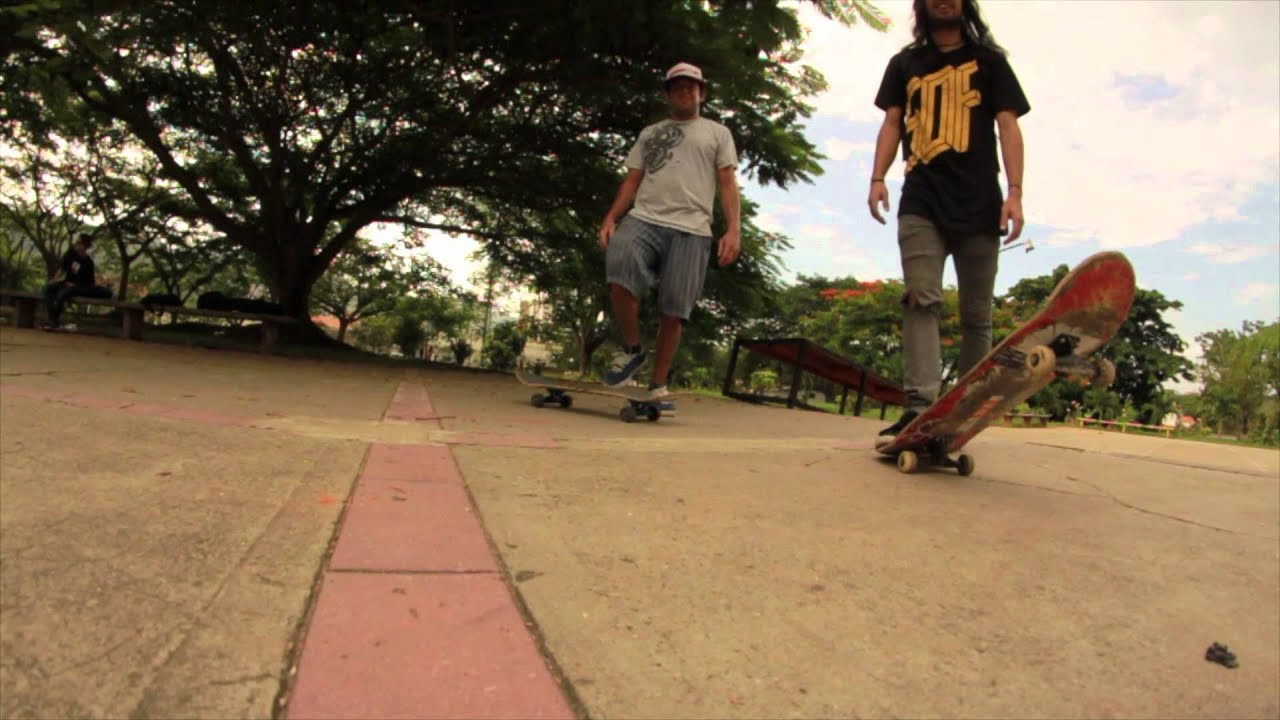 Aparte de tomar buenas fotos Gabo Sandoval también es capaz de hacer buenos trucos, aca tienes una muestra en este clip.