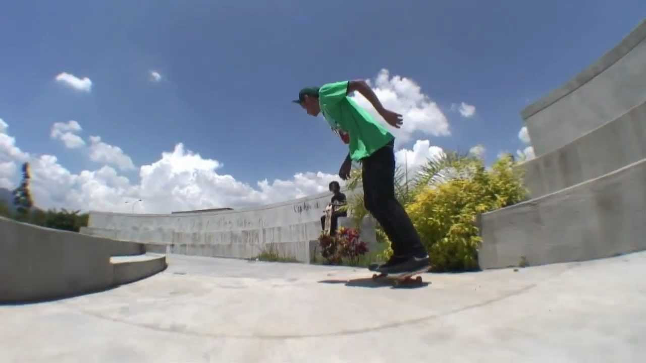 No está mal empezar la semana con 2 lineas. Ve las que que hicieron Aroldo Contreras y Javier Roa en el Clip Del Lunes de hoy. CULTURA PATINETERA WWW.CULTURAPATINETERA.COM <br />http://culturapatinetera.com/051154/sof-presenta-el-clip-del-lunes-7/
