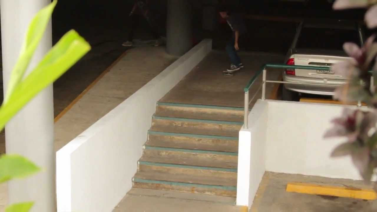 Arranca la semana con el ya tradicional CLIP DEL LUNES presentado por SOF. Ésta vez Leopoldo Pérez protagoniza el clip con un flip en un centro comercial muy concurrido.<br />Cultura Patinetera. www.culturapatinetera.com