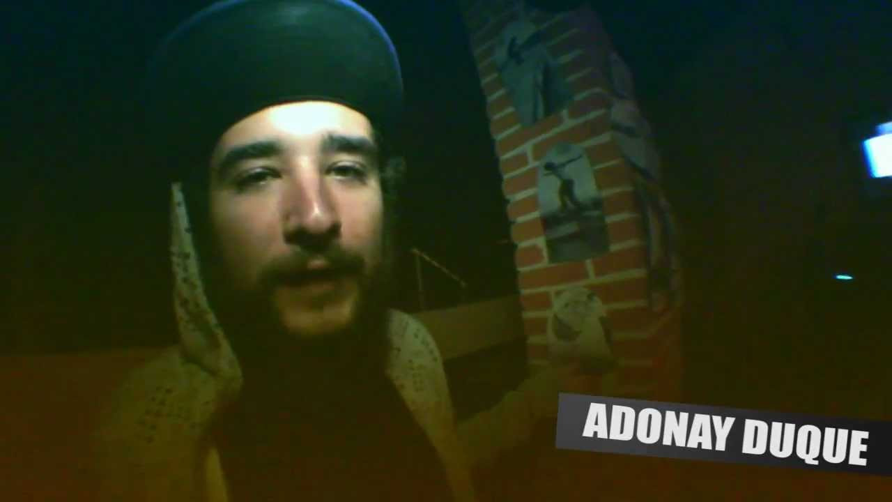 Por segundo año consecutivo y esta vez en San Cristobal, Colectivo Ductus llevó a cabo A-TRES TABLAS, una exposición donde el motivo principal es la patineta. Varios artistas plasmaron su arte en tablas de patinetas deterioradas dándole vida nuevamente. Disfruta de algunos trabajos revive lo que pasó en esta expo en el siguiente resumen.