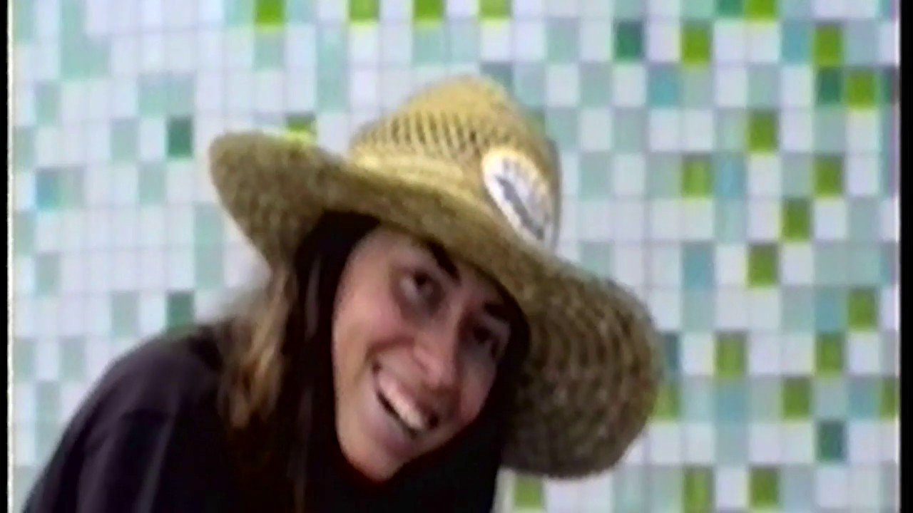 When you have two friends, one is from Stuttgart and one from Barcelona, who both happen to be skateboarders, the obvious decision would be, to go skate in Barcelona. The two following individuals decided to do it the other way around and skate Stuttgart. Hence, we're happy to share with you: „VAMOS AL LA Stuttgart“ a video filmed by Christian Pelz and edited by Torsten Frank. We decided to get some behind the scenes information on the project from Andrea Benitez and Catherine Marquis, the main characters in the video. Read down below, to find out what both of them have been up to in Stuttgart and what they‘ve got in store for us in the near future.