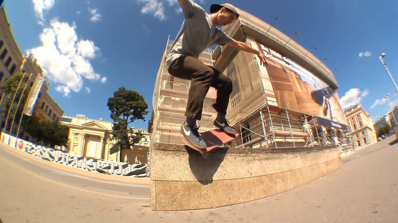 This one is heavy and it seems that Jan Hoffmann is going faster than ever. In the office, we are big fans of Jan, especially since he found himself a fitting pair of trousers that he feels comfortable in. This is talent speaking. Congratulations, Dolphin! You definitely did deserve this.