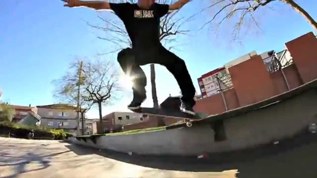 Check Cian Eades & Seb Simon part in the AM project video.<br />Music<br />Way back home by Henries Holborn<br />www.jartskateboards.com<br />facebook.com/jartskateboards<br />@jartskateboards