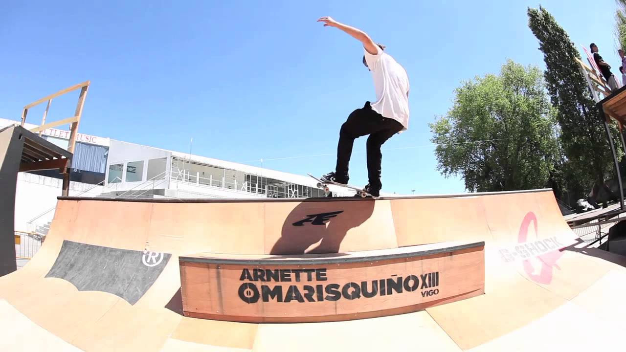 Every summer all spanish skaters have a meeting in Vigo for the O Marisquiño!<br />This year was there: Sergio Muñoz, Carlos Neira, Jorge Simoes & Roger Silva!!<br />Film & edit - Alex Braza<br />Music - Birds and the bees by Ben Cocks<br />www.jartskateboards.com<br />wwwfacebook.com/jartskateboards<br />@jartskateboards