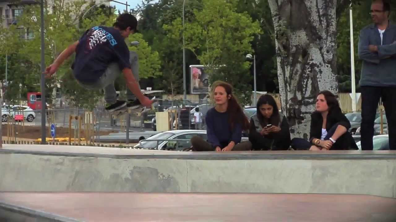 Fran Molina, Paul Austin, Paul Porteix & Iván Rivado doing his best during the Légendes Urbaines in Montauban (France)<br />Film - Dani Millán & Alex Braza<br />Edit - Dani Millán<br />Music - Bright Love by Steven Bush<br />www.jartskateboards.com<br />www.facebook.com/jartskateboards<br />@jartskateboards