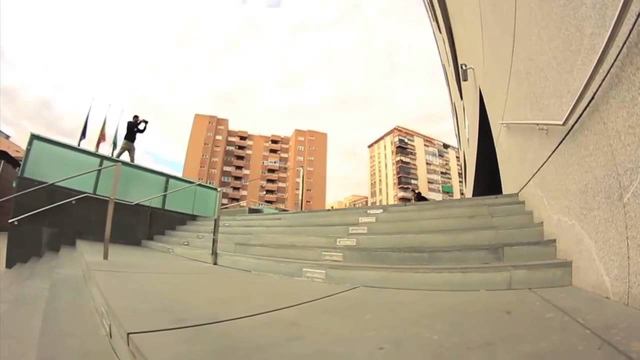 Fran Molina has an amazing fs flip in his welcome clip to Jart. Check here all the attemps and three differents angles.<br />www.jartskateboards.com<br />www.facebook.com/jartskateboards