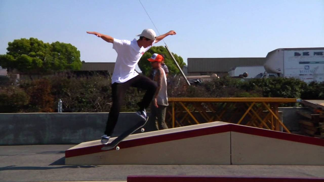 Shop Andale: http://bit.ly/AndaleLunchBox<br />Joey Brezinksi cruised through the shop with a BBQ, boxes and a crew of rippers. We alerted the troops and a ripping good time ensued! Big thanks to Joey, Daniel Espinoza and of course Andale Bearings!<br /><br />Shop Andale: http://bit.ly/AndaleLunchBox<br /><br />Filmed & edited by Chandler Beck<br /><br />Had your Daily Dose? Get yours HERE: http://bit.ly/1y49Ync<br /><br />Want to see more Skate Warehouse videos on the regular? <br />Subscribe to our YouTube Channel to stay plugged in. Go skate! http://www.youtube.com/wwwskatewarehousecom<br /><br />Facebook: https://www.facebook.com/SkateWarehouse<br />Twitter: https://twitter.com/skate_warehouse<br />Instagram: http://instagram.com/skatewarehouse<br />Google+: https://plus.google.com/+SkateWarehouse/