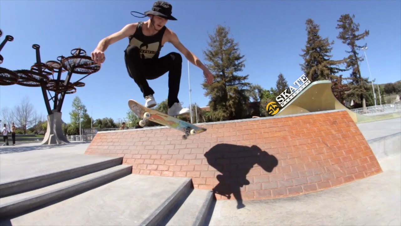 SHOP: http://bit.ly/1thKQCJ<br />Alex Knight takes it back to the basics once again with tips on how to Pop Shuvit properly. Foot placement, pop, scoop, catch, land, stoke! Watch, learn, #goskate. Wu-Tang forever.<br /><br />Find more Trick Tips here: http://blog.skatewarehouse.com/category/trick-tips/<br /><br />Filmed & Edited by Tuan Nguyen<br /><br />Find more Skateboarding Trick Tips on the Go Skate Blog:<br />http://blog.skatewarehouse.com/skateboarding-trick-tips/<br /><br />Had your Daily Dose? Get yours HERE: http://bit.ly/1y49Ync<br /><br />Want to see more Skate Warehouse videos on the regular? <br />Subscribe to our YouTube Channel to stay plugged in. Go skate! http://www.youtube.com/wwwskatewarehousecom<br /><br />Go Skate Blog: http://blog.skatewarehouse.com/<br />Facebook: https://www.facebook.com/SkateWarehouse<br />Twitter: https://twitter.com/skate_warehouse<br />Instagram: http://instagram.com/skatewarehouse<br />Pinterest: http://www.pinterest.com/skatewarehouse/<br />Tumblr: http://skate-warehouse.tumblr.com/<br />Google+: https://plus.google.com/+SkateWarehouse/