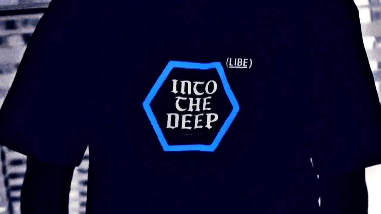 LIBEディレクター"森田貴宏"×ブレイクダンサー"JASON TAO"<br />2人の交流から実現したコラボレーションデザイン<br />「スケートボードは街を移動しながら行えるダンスである！」<br />という持論を持つ森田の考えから制作されたデザインが「INTO THE DEEP」<br />“スケートボードもブレイクダンスも身体的バランスをフル稼動させ自身の考えを表現する行為。<br />そのバランス自体を象徴的に図形にすると１辺が等しい正三角形になります。<br />スケートボード、ブレイクダンスそれぞれのバランスを重ね合わせる事で六角形となり今回のデザイン完成に至りました。”<br />-森田貴宏<br /><br />LIBE BRND UNIVS. x INTO THE DEEP<br />こちらからご購入は頂けます！<br />↓<br />https://shop.fareastskatenetwork.com/?pid=169051878<br />-----------------------------------------------------<br />Dancer : JASON TAO<br />Skater : Leon Kaetsu<br /><br />music by FLIPCUT<br />「楔」<br />YouTube - https://www.youtube.com/@flipcut4326<br /><br />Video by Far East Skate Network<br />---------------------------------------------------------<br /><br /><br />FESN公式オンラインショップ→https://shop.fareastskatenetwork.com/... <br />Far East Skate Network HP→http://fareastskatenetwork.com/<br />FESN Laboratory (店舗) FACEBOOK→https://www.facebook.com/FESN.laboratory/<br />FESN Twitter→https://twitter.com/FESNofficial<br />FESN FACEBOOK→https://www.facebook.com/FESNofficial<br />FESN Instagram→https://www.instagram.com/fesnofficial<br />LIBE BRAND UNIVS. →Instagram https://www.instagram.com/libebrandunivs<br />FESN laboratory Instagram →https://www.instagram.com/fesn.laboratory<br />ーーーーーーーーーーーーーーーーーーーーーーーーーーー