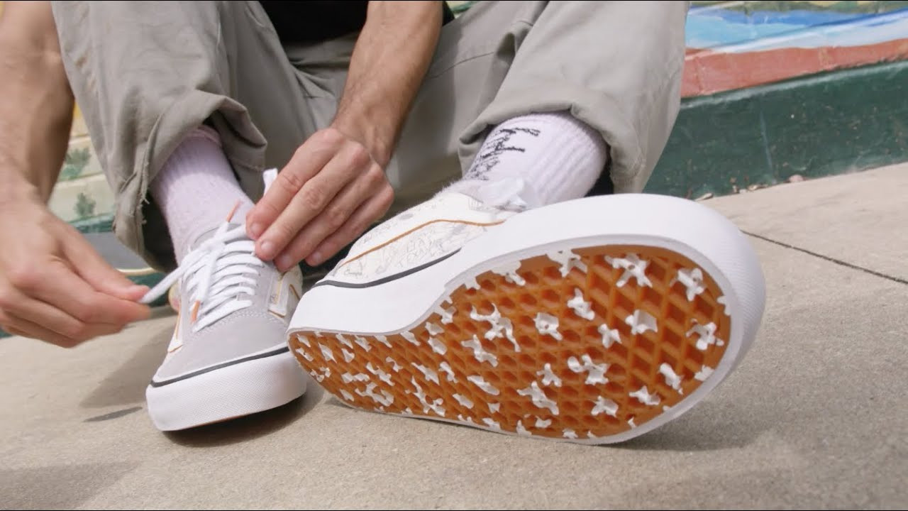 A story about skaters skating the 2020 No-Comply x Daniel Johnston x Vans shoe.<br /><br />Skaters : Max Taylor, Grant Jensen, Jayson Bentley, Daniel Morales.<br />Video : Calvin Millar<br />Animations : Alex Lujan and DJ