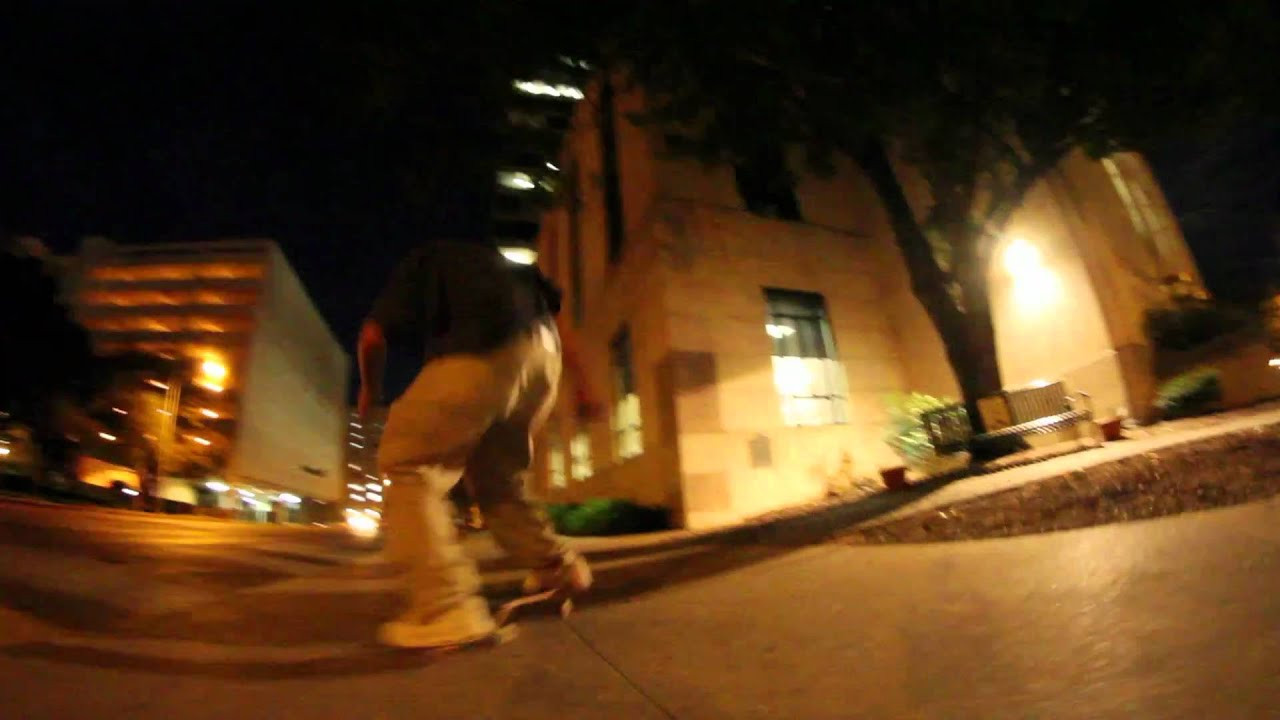 Jon-Erik can't deal with the stress and has to snap his tail off.