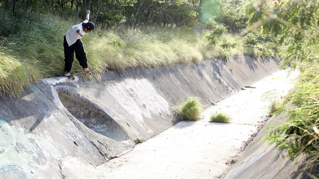 From the hot streets to cool waterfalls, the APB Skateshop boys take the new SB Dunk High "Hawaii" to some of O'ahu's most storied spots.<br /><br />Featuring: Jose Caban III, Danny Hamaguchi, and Tama Shimabukuro<br />Film / Edit: Conor McGivern and Kale Kaaikala<br />Animation: Taylor Oishi<br /><br />The SB Dunk High "Hawaii" is available Friday, April 23 in select skate shops and SNKRS.<br /><br />Learn more: https://www.nikesb.com/the-vault/striped-box-era/hawaii-dunk-high<br />Get notified in SNKRS: https://www.nike.com/launch/t/sb-dunk-high-pro-hawaii-dunk<br /><br />More from APB Skateshop<br />Official website: https://shop.downwithapb.com<br />Instagram: https://www.instagram.com/apbskateshop<br /><br />More from Nike Skateboarding<br />Official website: https://www.nikesb.com/<br />Instagram: https://www.instagram.com/nikesb <br />Twitter: https://twitter.com/nikesb