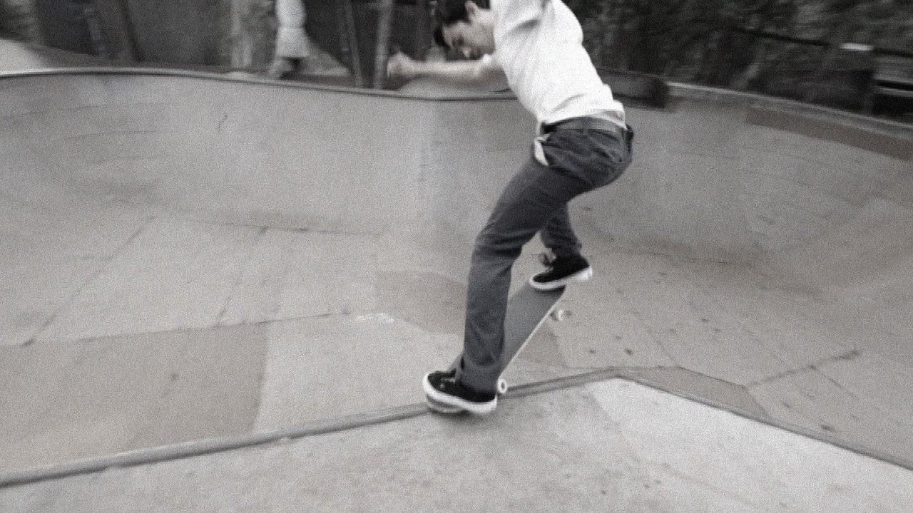 The #blockheadramp is still alive and well! Original vintage 1989 coping getting shredded by blockhead team alumni Chad Jackson aka Chud and his @smallbeating crew... Namely @jasungalindo_ with some top rope maneuvers. Thought I'd break out the camera between runs. #laborleague #hardtimes