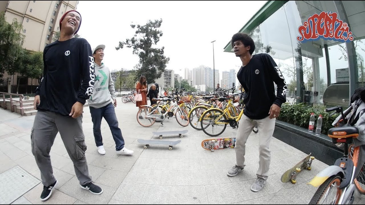 มาดูวีดีโอเบื้องหลังการถ่ายทำวีดีโอ ซูปเปอร์มิ๊กซ์ ของ โจเซฟ สิรินัฐ กันครับ สายฮา สายแร็ป ไม่ควรพลาด!<br /><br />Preduce Selamat was released December 2018. Check out some behind the scenes footage Joseph Sirinut. Check back every week for more behind the scene SuperMix video! <br /><br />🔥 Follow us:<br />Facebook: http://fb.com/preduce<br />Skate Instagram: http://instagram.com/preduce_skateboards<br />Shop Instagram: http://instagram.com/preduceshop<br />💰 Online shop: https://www.preduce.com/collections/all<br /><br /><br />#Preduce #PreduceSuperMix #SuperMixRaw