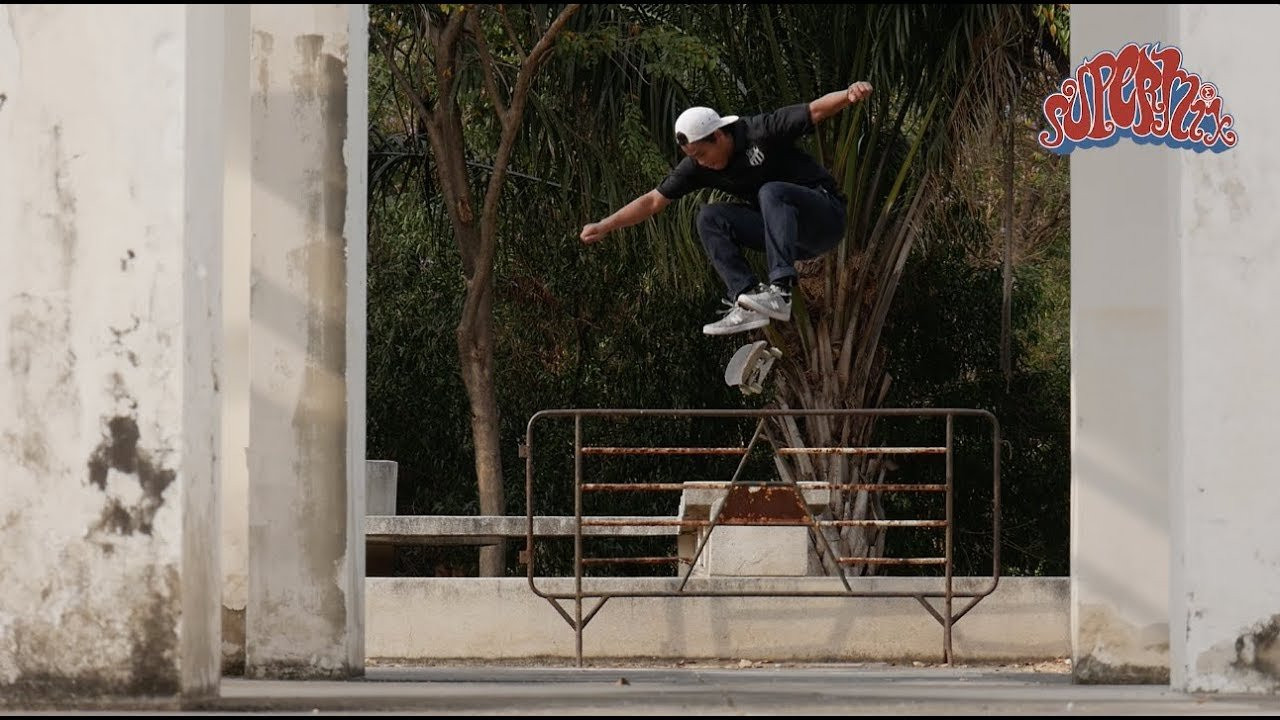 มาดูวีดีโอเบื้องหลังการถ่ายทำวีดีโอ ซูปเปอร์มิ๊กซ์ ของ อ๊อด สุริยัน กันครับ กว่าจะได้มาแต่ละคลิป ไม่ง่ายเลย<br /><br />Preduce SuperMix was released December 2018. Check out some behind the scenes footage of Aod Suriyan. Check back every week for more behind the scene SuperMix video! <br /><br />🔥 Follow us:<br />Facebook: http://fb.com/preduce<br />Skate Instagram: http://instagram.com/preduce_skateboards<br />Shop Instagram: http://instagram.com/preduceshop<br />💰 Online shop: https://www.preduce.com/collections/all<br /><br /><br />#Preduce #PreduceSuperMix #SuperMixRaw