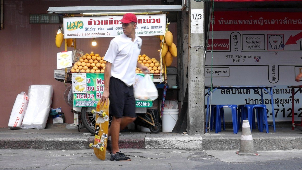 ล้อครูเซอร์พรีดิ้วซ์ลายข้าวเหนียวมะม่วง เหมาะสำหรับพื้นถนนบ้านเรา ไม่ว่าจะขรุขระขนาดไหน ไปได้ทุกที่!<br /><br />The Preduce Mango and Sticky Rice Cruiser wheels are perfect for any type of rough terrain. Smooth ride for that beer run or to skate that crusty ditch.<br />A guaranteed yummy ride!<br /><br />Available now at the Preduce store, at Preduce accounts and on http://preduce.com/onlineshop.aspx…<br /><br />ขนาด/Size: 54mm, 80A durometer<br /><br />ราคา/Price: 1000 THB<br /><br />Video by Ryo Ogawa<br />Music: Toru Yoshizawa