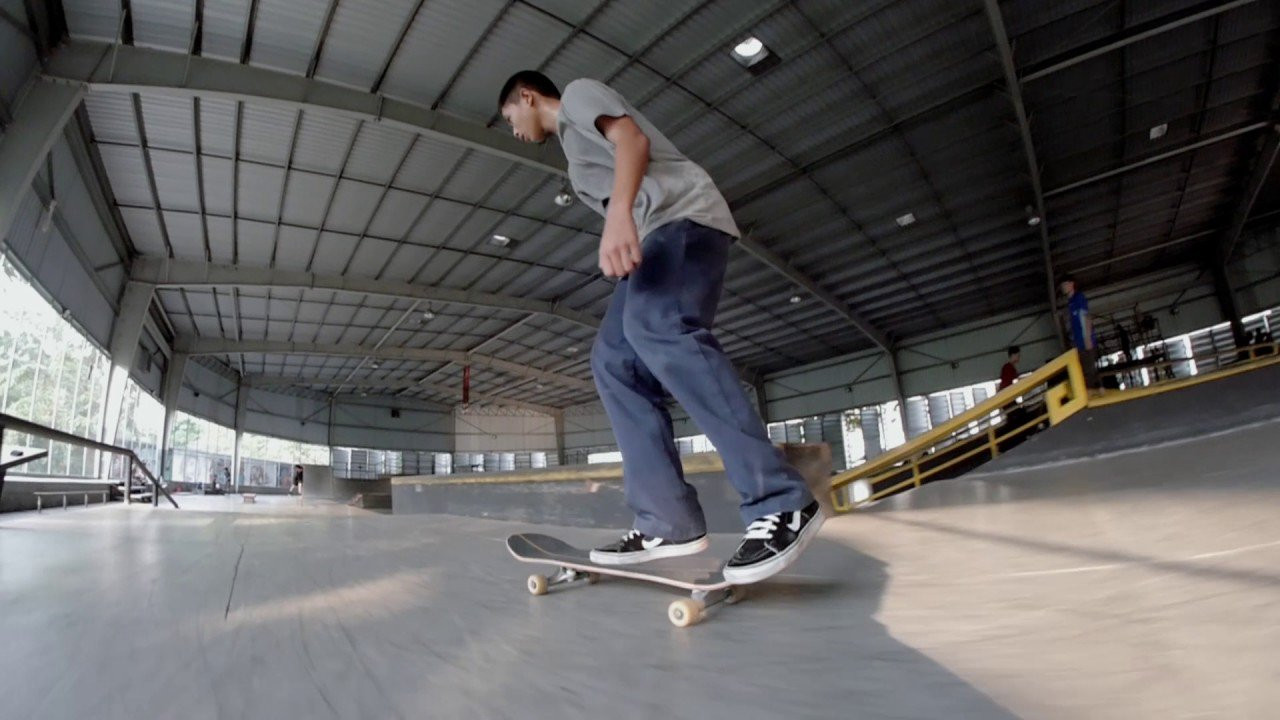 มาดูคลิปใหม่ทีมพรีดิ้วซ์เล่นสเก็ตที่สนามหัวหมากกันได้แล้วครับ กดดูกันเลย!<br /><br />Watch the Preduce team skate session at Huamark skate park now!<br /><br />Featuring:<br />Geng Jakkarin<br />Tao Kitpullap<br />Lert Saeri<br />Jasper Dohrs<br />Fifa Tintan<br />Joseph Sirinut<br />Aod Suriyan<br />Levi Adams<br /><br />Guest skater: <br />Papang Tempricha<br /><br /><br />Video by Janchai Montrelerdrasme & Sinsamut Rattanamanoch<br /><br />www.preduce.com