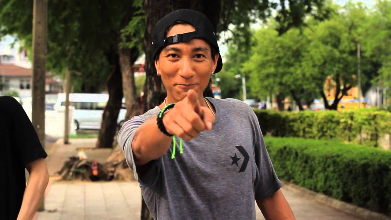 มาดูเบื้องวีดีโอพ้าดของ เลิศ แซ่หลี ระหว่างถ่ายทำสำหรับวีดีโอสวัสดีกันครับ! ยาวๆกันไป<br /><br />Here's a holiday treat for you from Lert Saeri! 10 minutes of raw, uncut and extra footage from his Sawatdee part. Sit back with a cold one and enjoy!<br /><br />Video by Janchai Montrelerdrasme<br /><br />#Preduce #PreduceSawatdee #Converse #ConverseCONS<br /><br />www.preduce.com