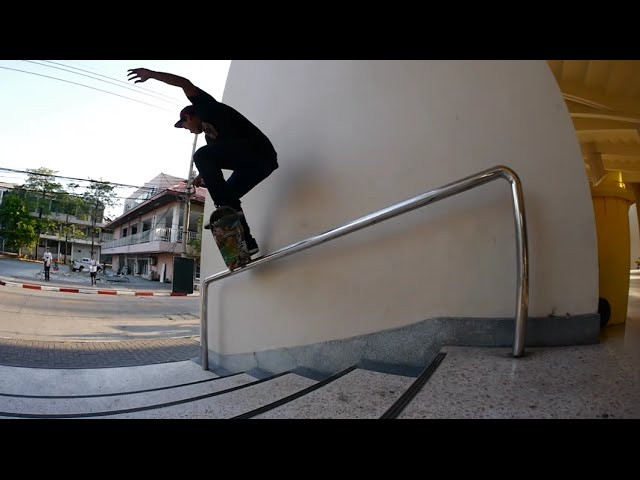 วีดีโอเบื้องหลังของ อ๊อด สุริยัน ระหว่างถ่ายทำวีดีโอ "สวัสดี"<br /><br />Watch a little behind the scenes clips of Aod Suriyan while filming for "Sawatdee" video.<br /><br />www.preduce.com<br /><br />#Preduce #PreduceSawatdee