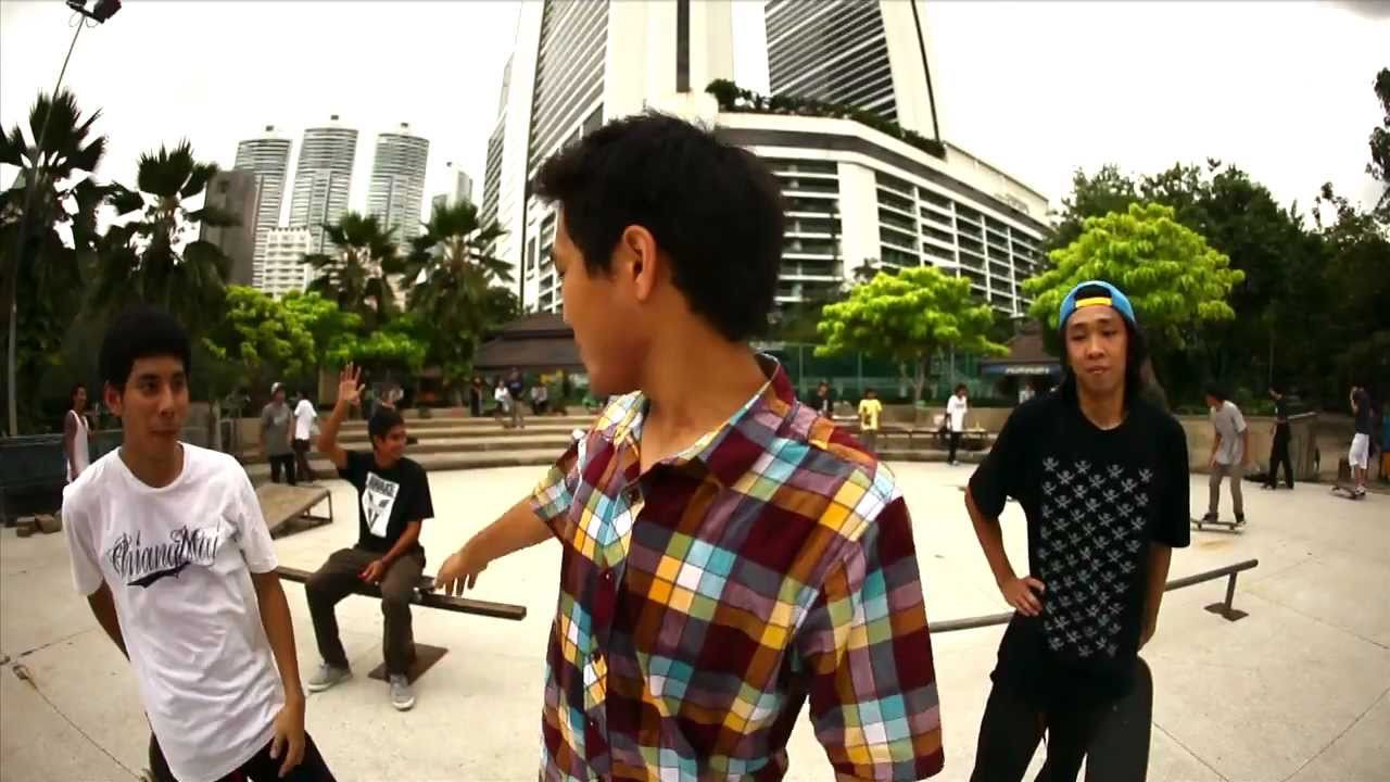 Sultan Bourrungsri vs. Nut Weerayut<br /> <br /> For more info please visit http://www.facebook.com/ThaiSkateGame