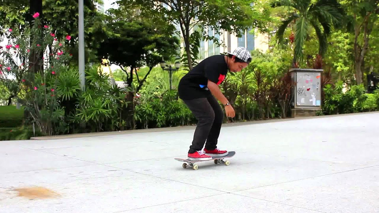 Peter Petcharattana vs. Kamonthorn Sutnark<br /><br />For more info please visit http://www.facebook.com/ThaiSkateGame