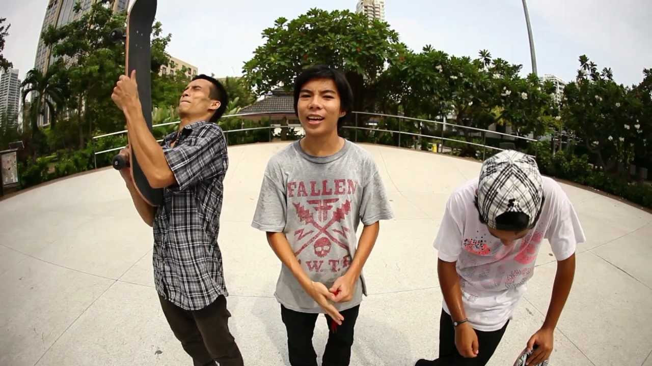 Peter Petcharattana vs. Kiattipong Sriwikun<br /> <br /> For more infos, please visit http://www.facebook.com/ThaiSkateGame<br /> <br /> Organized by Janchai Montrelerdrasme