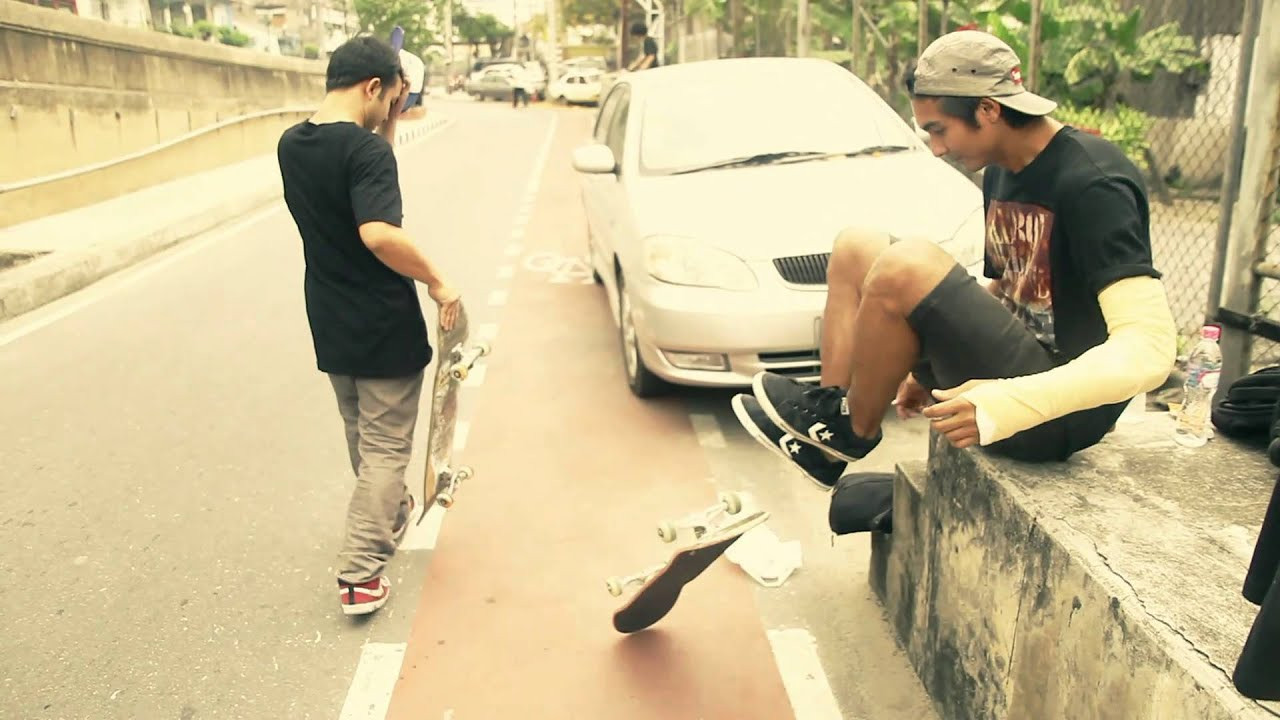 Everyone that skates knows that from time to time... you're gonna get all busted up. Geng has been out for the last month with a broken elbow and is having a little trouble filling his time...