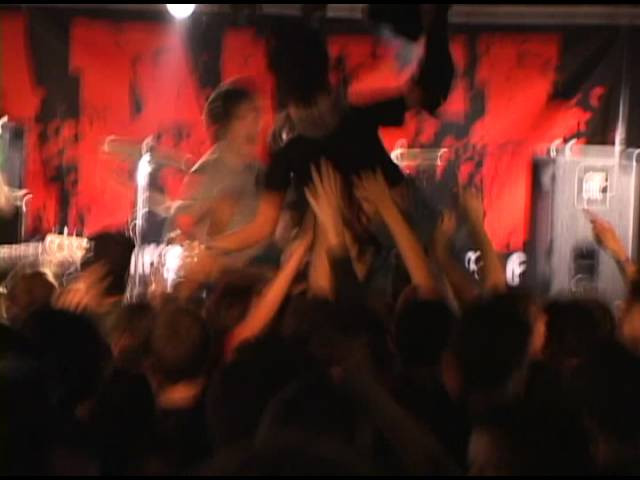 Silverstein performing live at ANTI in Québec City. September 23rd, 2005.<br />--<br />Silverstein live à l'ANTI, Québec. 23 septembre 2005.<br /><br />TRACKLIST:<br />0:25 Your Sword Versus My Dagger<br />3:43 Smashed Into Pieces<br />8:11 Red Light Pledge<br />12:27 Defend You<br />16:48 Giving Up<br />- Encore -<br />20:51 Bleeds No More