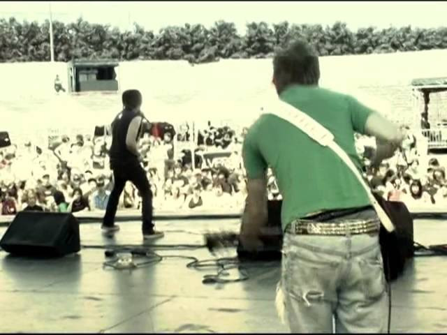 EXOSHOP.com / A.N.T.I. / QuebecPunkScene.net / Getaroom.ca present<br />Still My Queen live at EXO Fest 2005. June 11, 2005 at Agora Port de Québec.<br /><br /><br />FULL CONCERT playlist: http://www.youtube.com/playlist?list=PLFPWQKh0BHkdwJmOgGNDC3uEUqDsRVheY