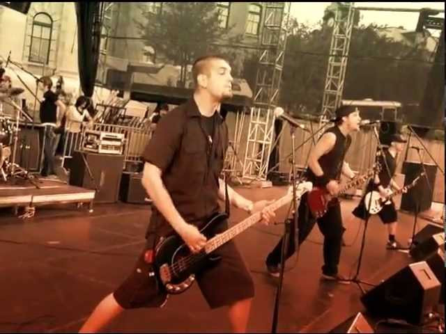 EXOSHOP.com / A.N.T.I. / QuebecPunkScene.net / Getaroom.ca present<br />Bigwig live at EXO Fest 2005. June 11, 2005 at Agora Port de Québec.<br /><br /><br />FULL CONCERT playlist: http://www.youtube.com/playlist?list=PLFPWQKh0BHkdwJmOgGNDC3uEUqDsRVheY