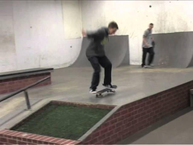 Couple of clips of Mike, Joe & Golding messing about at Corby<br />http://www.getlesta.co.uk<br />http://www.facebook.com/getlesta
