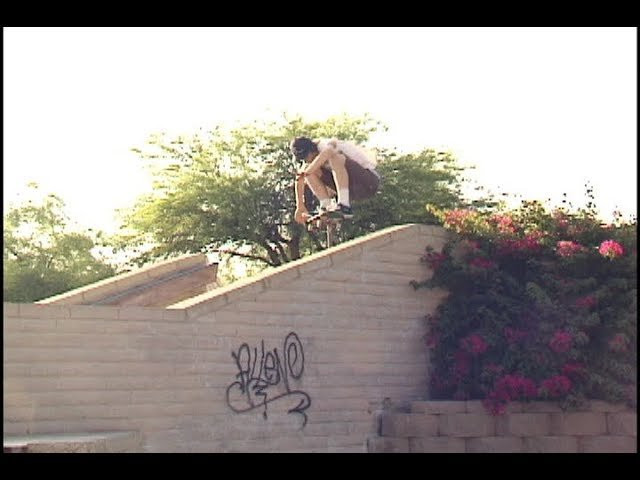 A HAPPY MEDIUM 2008<br /><br />FILMED AND EDITED BY BUSTER O'SHEA<br /><br />SONG : BUILT TO SPILL - IN THE MORNING