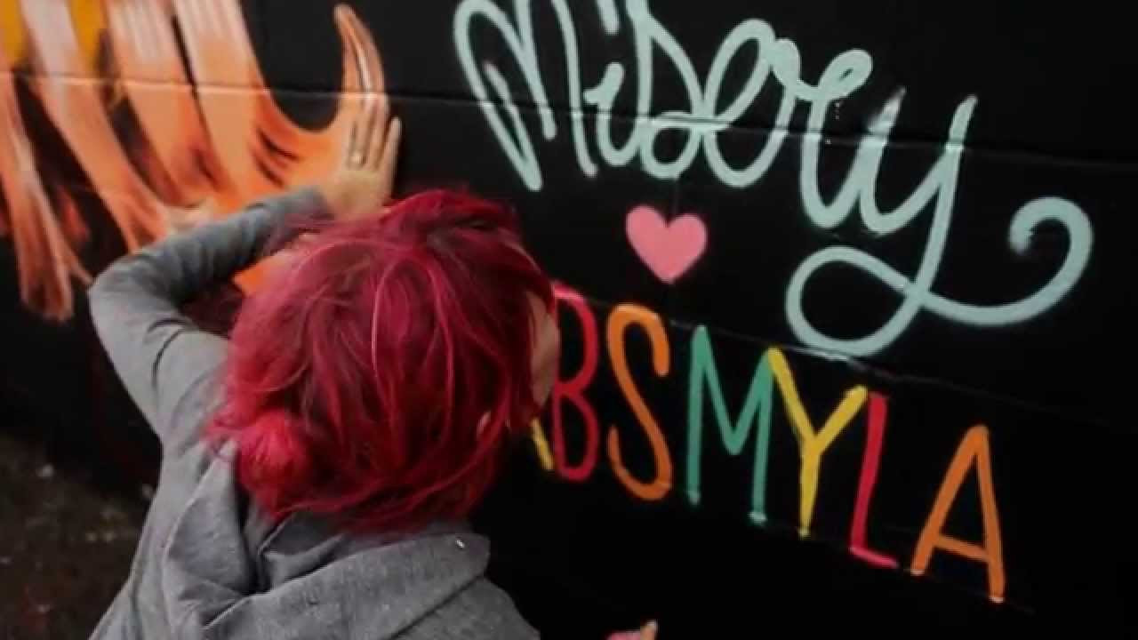 For those of you who weren't able to make it out to Oahu recently to POW!WOW! HAWAI'I , check out the work of Dabs & Myla, who teamed up with their good friend, Misery, to contribute a surreal seascape mural to this year's event. The mural can be found the corner of Koula and Auahi streets in the Kaka'ako district of Honolulu.