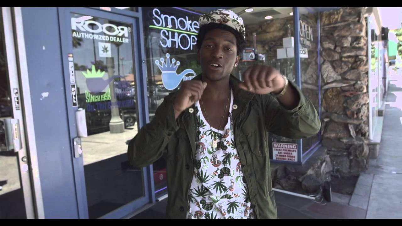 Philadelphia-based rapper Tayyib Ali presents the visuals for "Kush Krumbs" from his Keystone State Of Mind 2 mixtape.