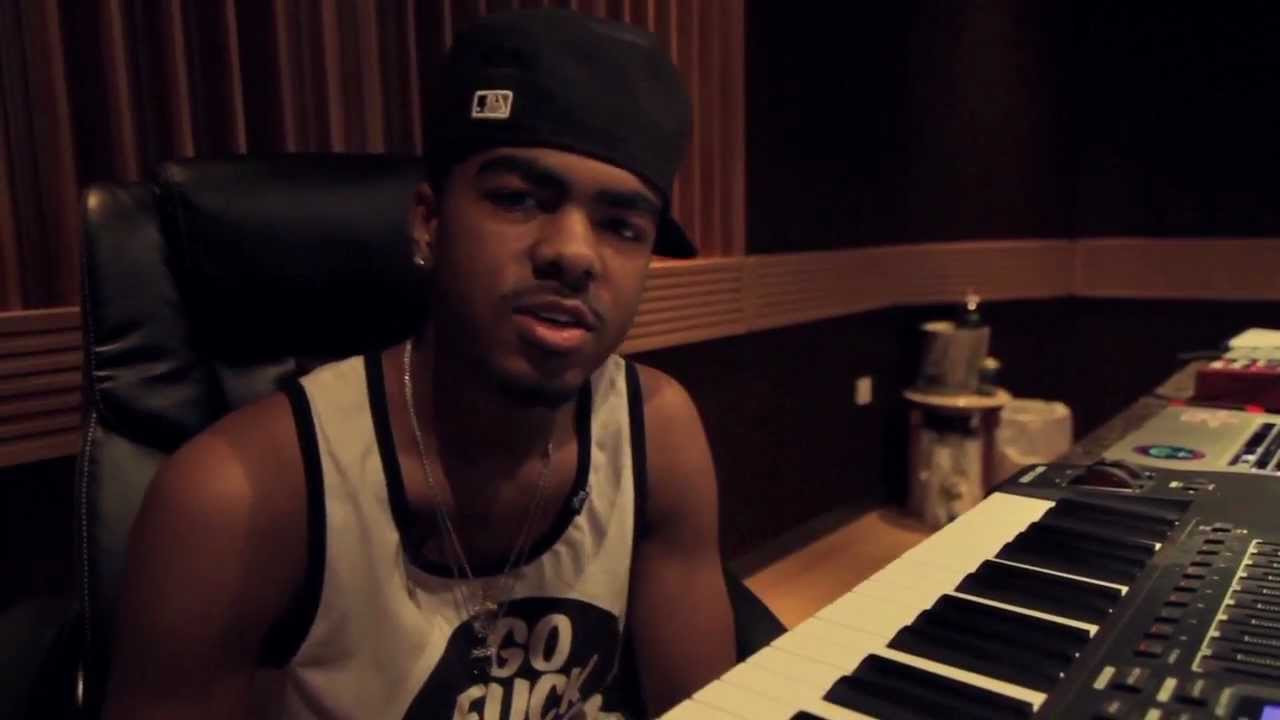 Having profiled the likes of rising hip-hop producers in the past like Chicago's Young Chop and Atlanta's Sonny Digital , LRG once again turns its attention to another beatsmith- Dj Spinz - who is capturing audiences and eardrums with music that is spreading and catchy like the plague. After getting his start as a DJ at 14 and blessing airwaves at 16, he literally struck gold with his production for "Cashin Out" - which hit #1 on Billboard's Rap charts. Having worked with the likes of 2 Chainz, Travis Porter, Waka Flocka and Ca$h Out, watch as the August, GA native walks the viewer through how some of his biggest records came to be as part of the continuing Off The Record series.